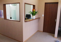 受付、お会計はこちらで